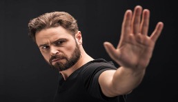 美国再下封杀令!两大类目遭全面禁入,存量成绝版